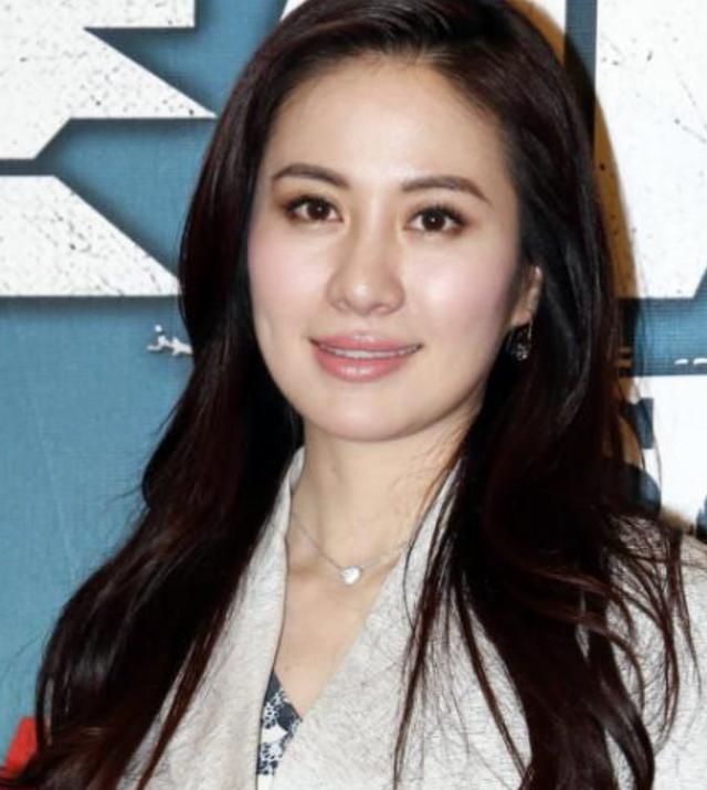 人前明星人后大爷,浴缸陪睡跪地穿鞋,这都是谁给的底气?