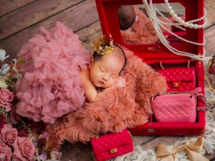 终于翻车！带假包上节目被扒精光，亲妈更牛曾把娘家人送去坐牢