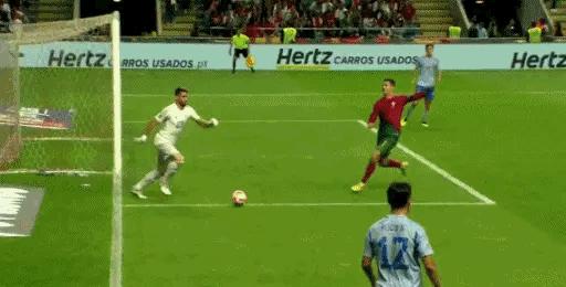 c罗错失单刀球葡萄牙对西班牙,c罗错失单刀球葡萄牙挑射