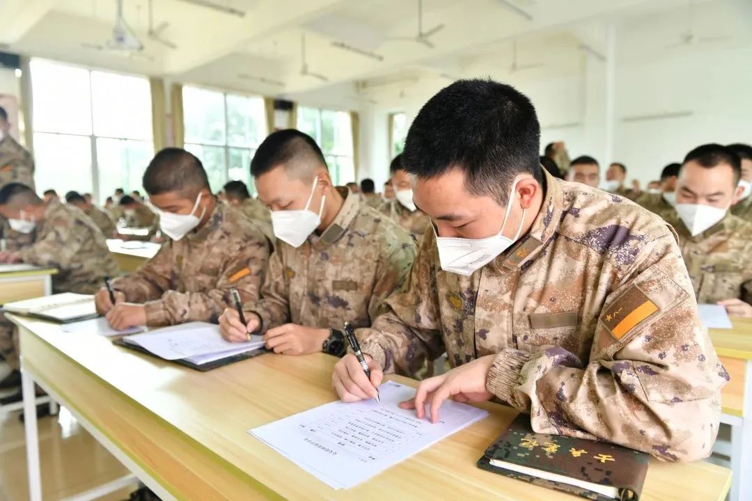 火箭军某部开展“交叉授课”,到底是什么样的精品微课让官兵越听越有趣、越听越想听?