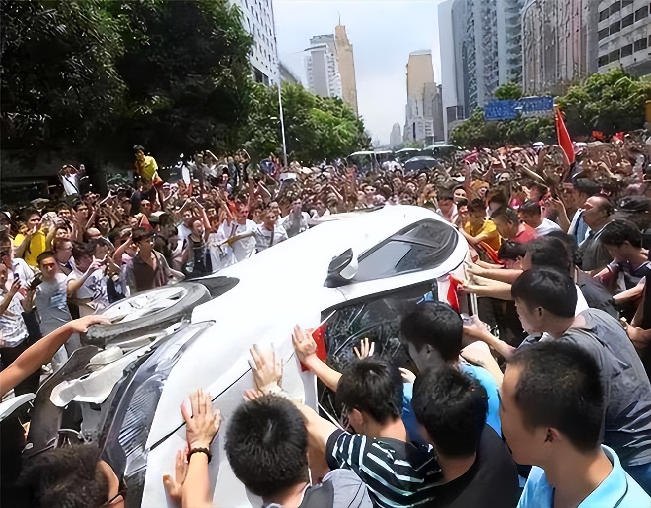 砸车者蔡洋出狱,西安砸日本车事件蔡洋