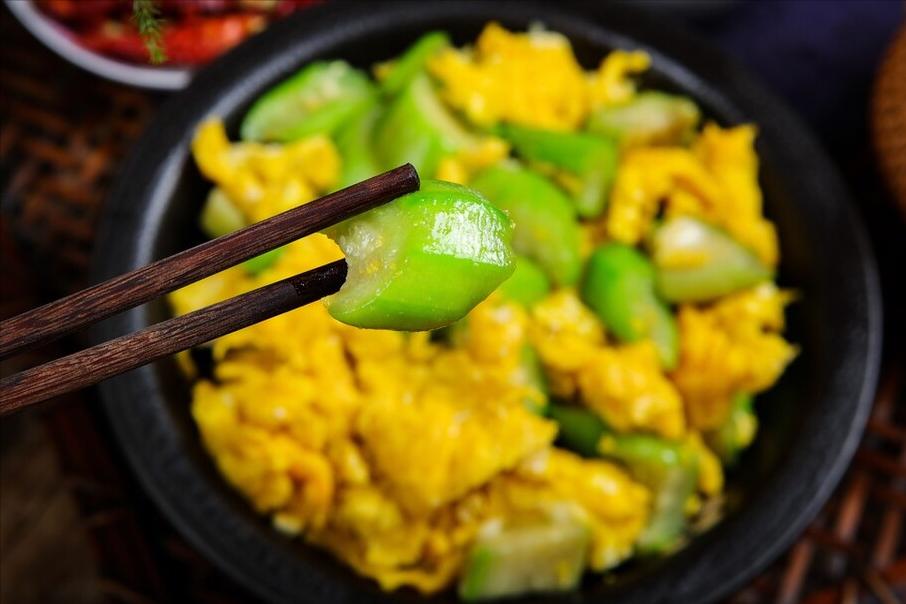 炒丝瓜，出水太多怎么办？只用记住1招，清爽不出水，鲜香又翠绿