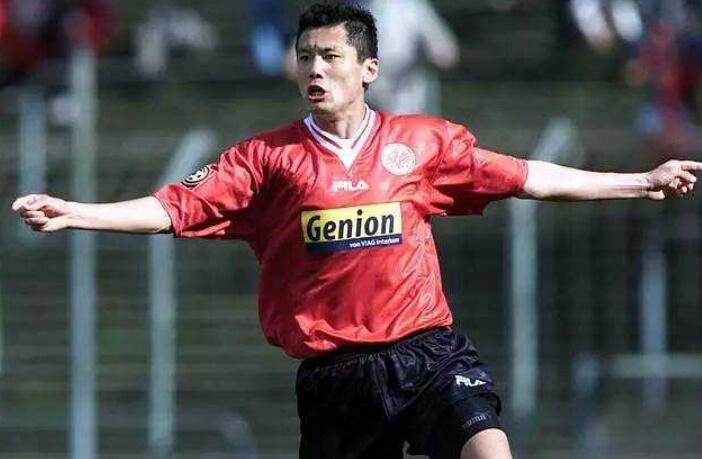 还记得国足上一次出线的2001年吗,国足曾经的边路快马