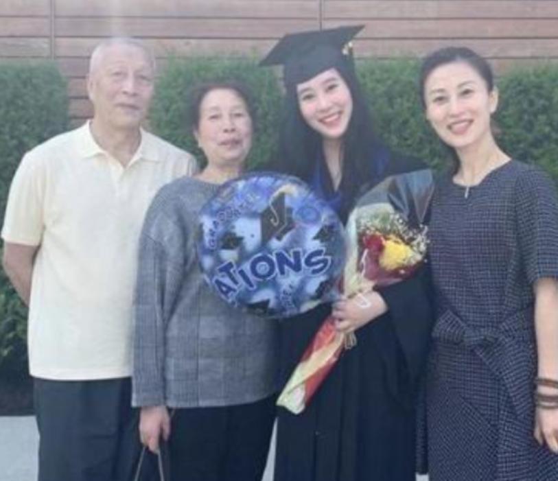 怎么看待杨子前妻被称为三妈,杨子前妻罕见出镜