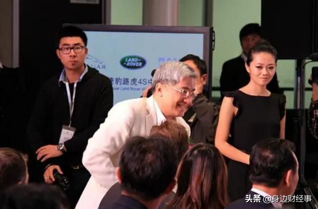 与空姐相识三年，让其背负900万债务，*咸平郎**坠落之路是怎样的