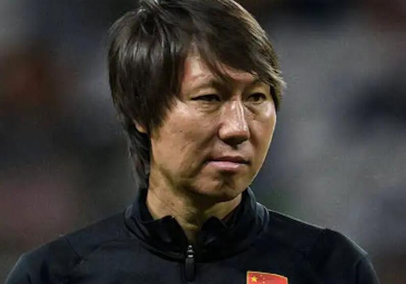 国足前主帅李铁背后的谜团逐步揭开：监守自盗与打假球的利益输送