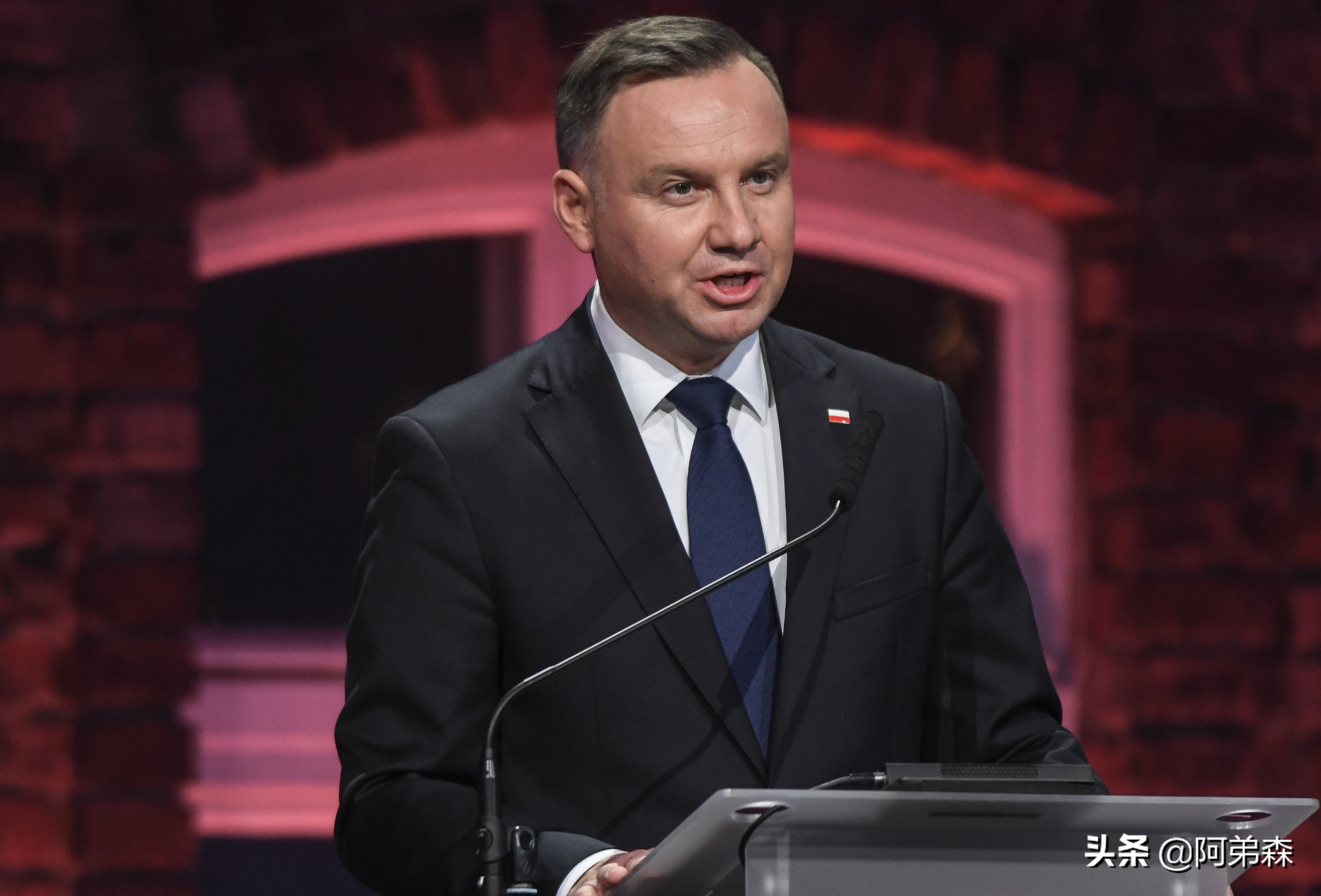 体育运动又被扯上政治:波兰总统声称*制抵**俄罗斯足球比赛