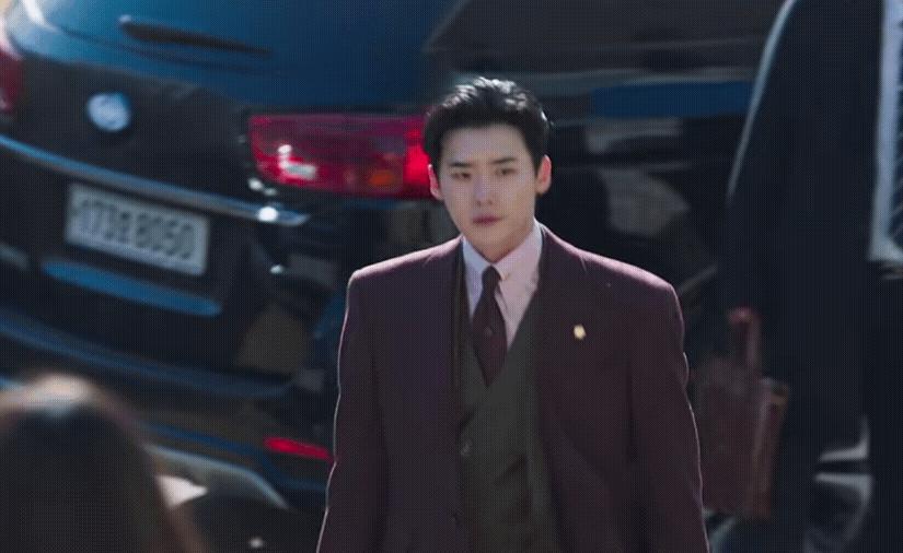 现在流行宽肩,韩国流行宽肩