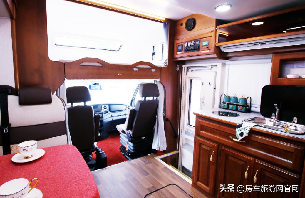 依维柯巨威房车有电机吗,b型房车依维柯多功能房车