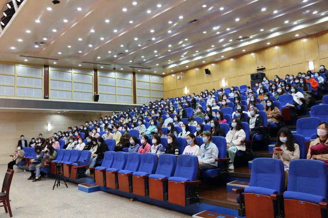 *载下**13000份简历出售，这样的同事可真“刑”！