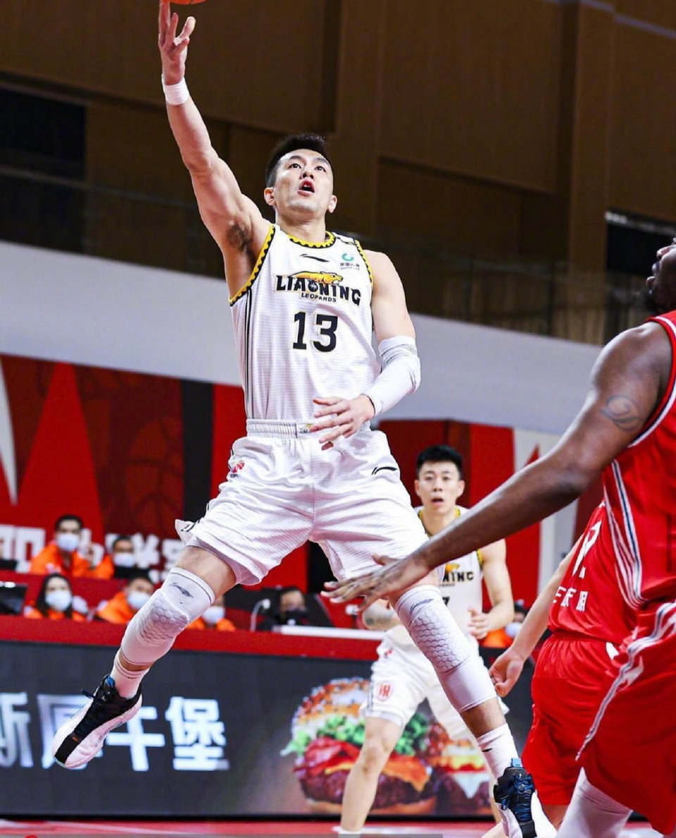 郭艾伦亚洲第一后卫的由来,郭艾伦比赛为什么可以穿aj