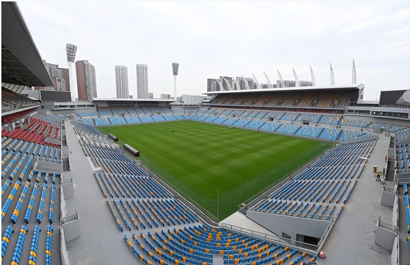 老特拉福德和天津泰达球场,梦剧场老特拉福德球员回家