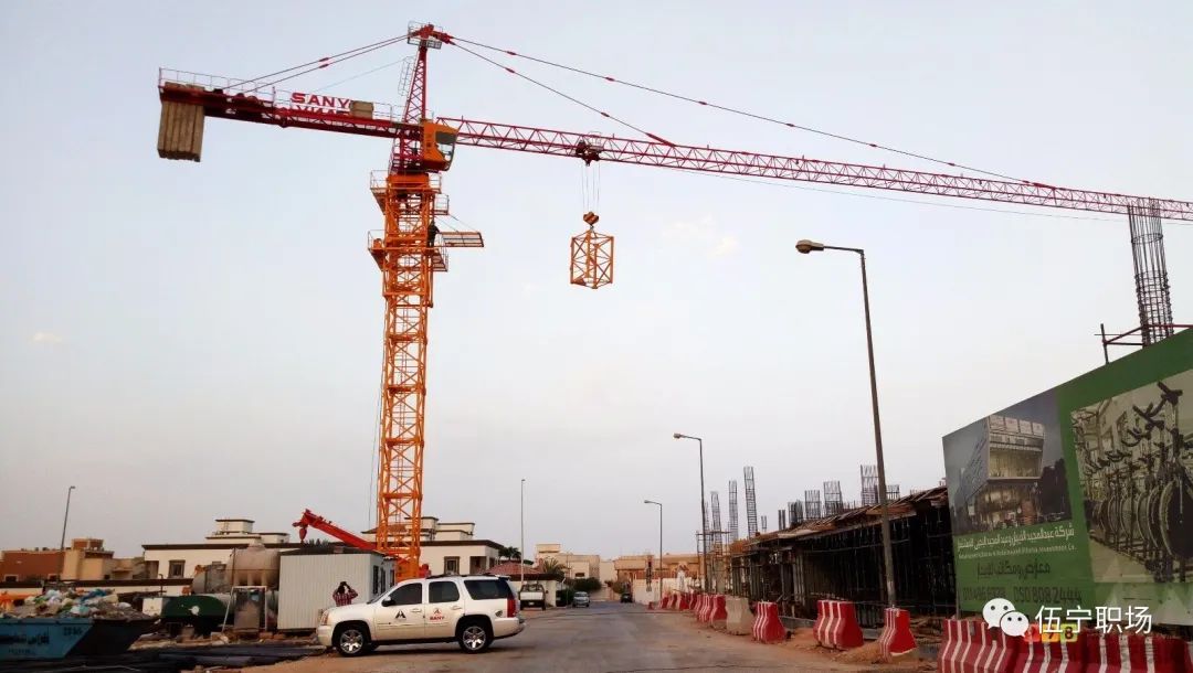 2022年塔吊司机前景如何？塔吊司机上岗需要哪些证件？请看下文