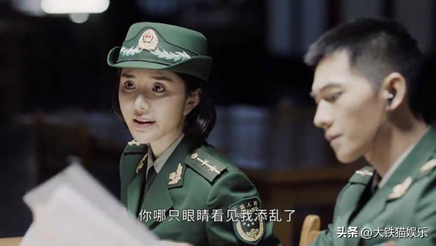 “荧幕女兵”的消亡史：蛇精脸、大浓妆，求你们别再*辱侮**战士了