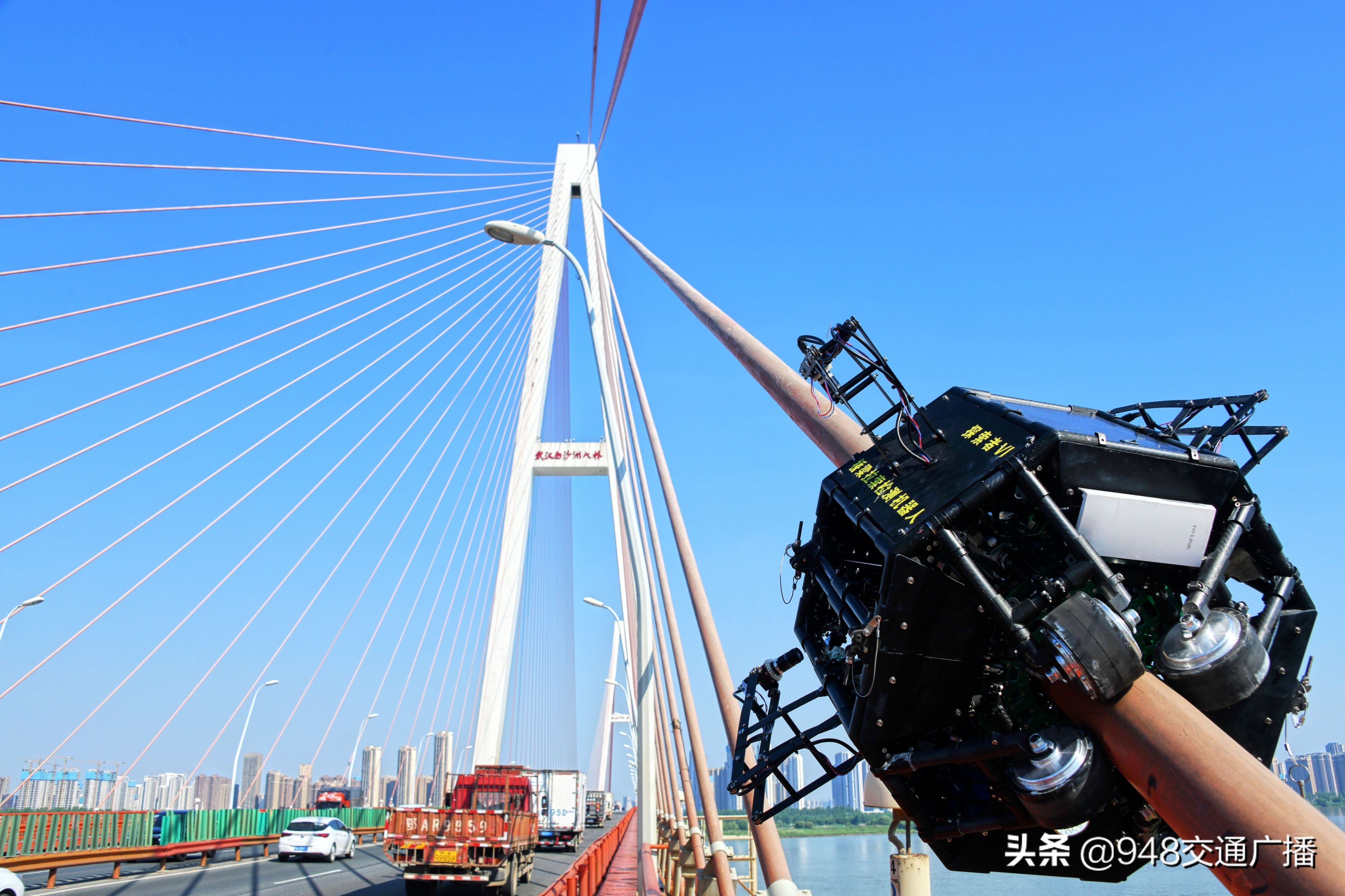 斜拉桥拉索检测机器人,桥梁拉索表观检测机器人专利