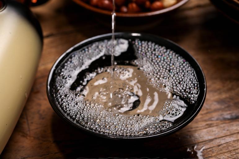 白酒喝了头疼什么原因怎么解决,喝完白酒为什么会想吐