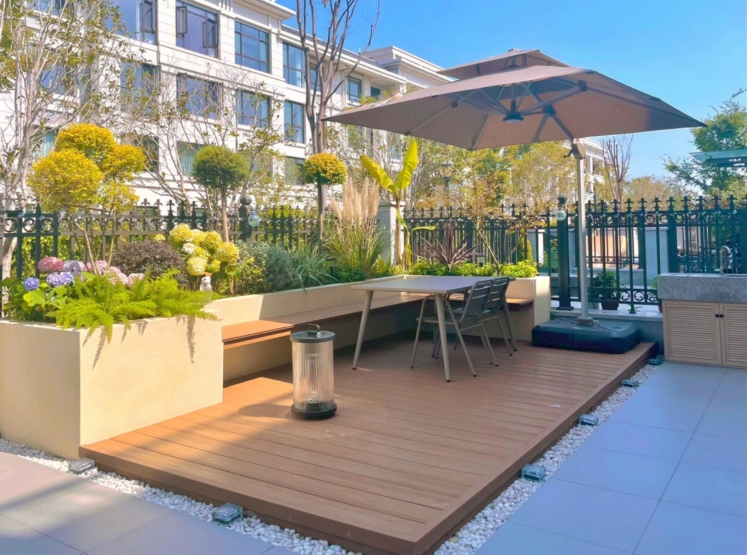 一楼小庭院改造效果图,花费6000元改造180平的农家小院