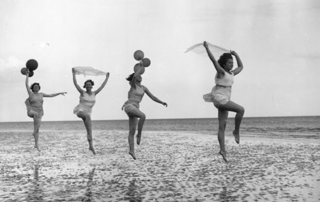 二战奇闻：美国女性脱下*袜丝**，为前线捐献尼龙