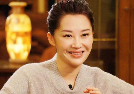 风情万种许晴现状,如今53岁的许晴身材和颜值