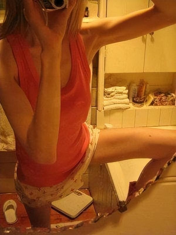 女大学生把30厘米“兔兔管”插入体内：上瘾*行为性**，害了多少人？