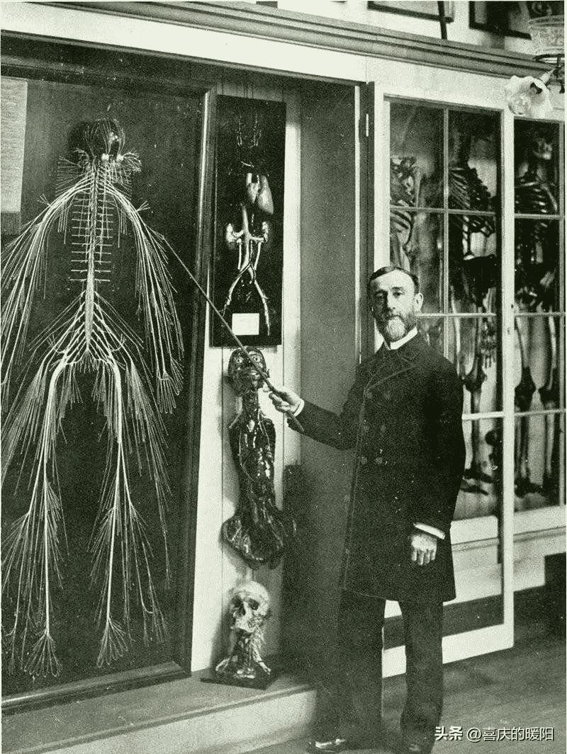 侵华日军*行暴**照片，女子为活命，脱下衣服让日本人拍摄*辱侮**