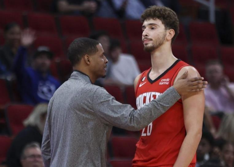 激将法？火箭队设计进攻战术，倒逼申京苦练投篮！塞拉斯无心插柳