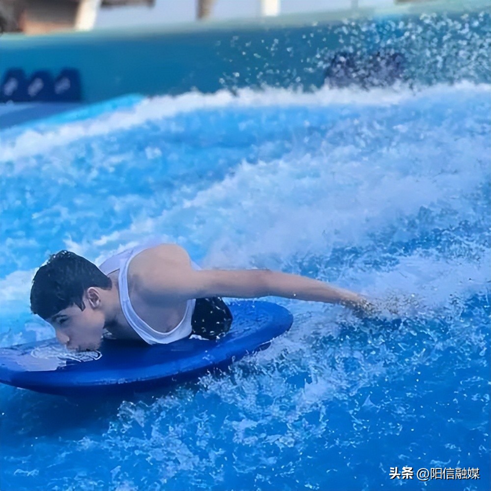 世界杯开幕式半身男孩素材,世界杯开幕式的半身人