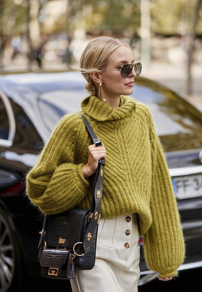 毛衣穿宽大了怎么解决,套头毛衣怎样穿显瘦