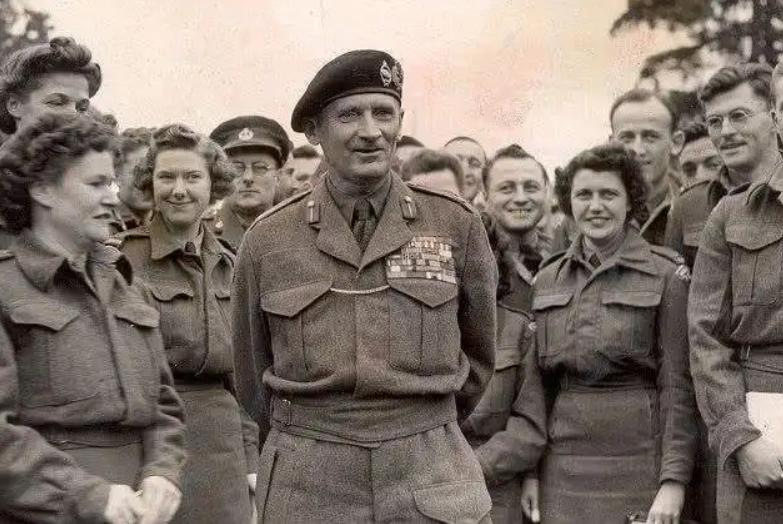 蒙哥马利参观延安澡堂,蒙哥马利参观中国军营