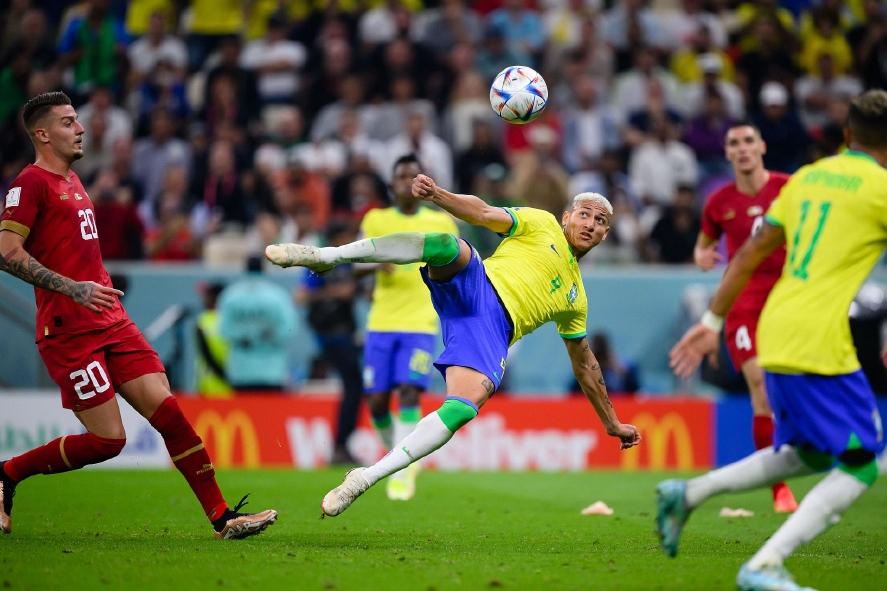 五星巴西盛大登场，理查利森独中两元击碎质疑，内马尔伤退太揪心