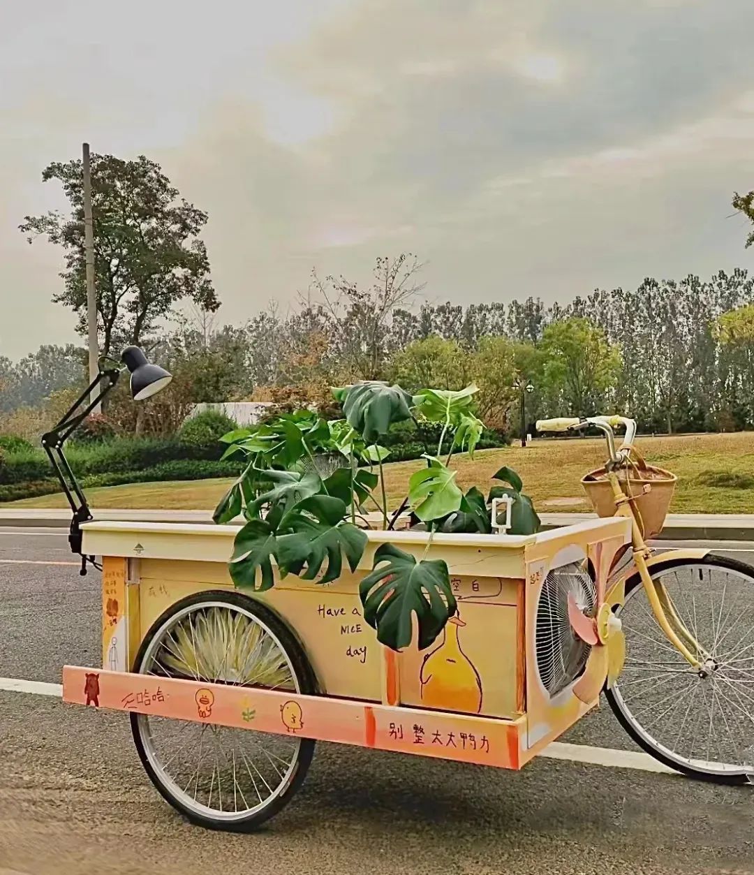 95后夫妻摆摊月入过万,摆地摊年薪百万