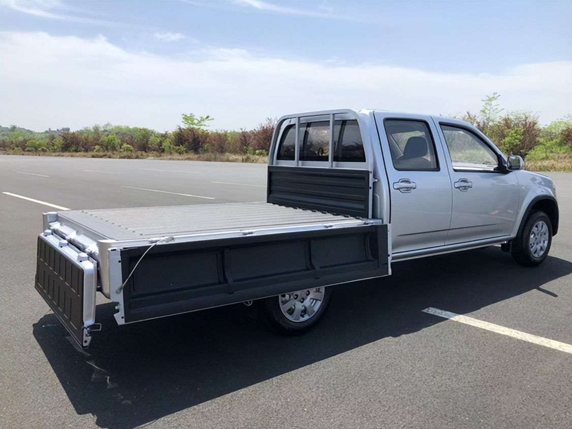 试驾长安凯程F300实用耐用动力操控舒适感一样不少