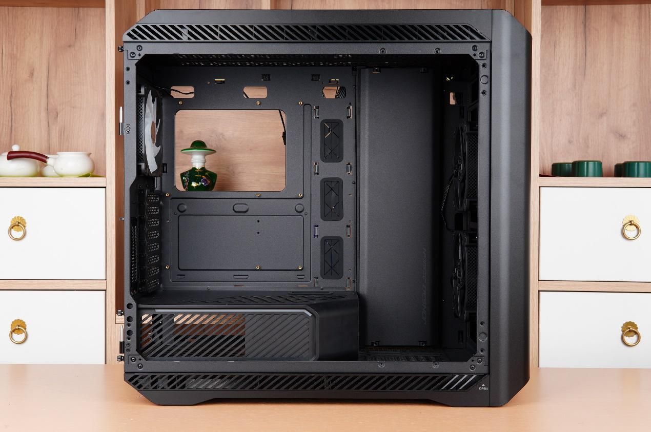 可以装多个硬盘的主机箱,带可插拔硬盘盒的主机