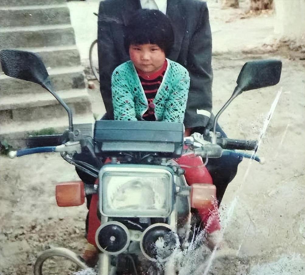 当年校花被丈夫养胖三百多斤,结婚3年校花被丈夫喂胖到332斤