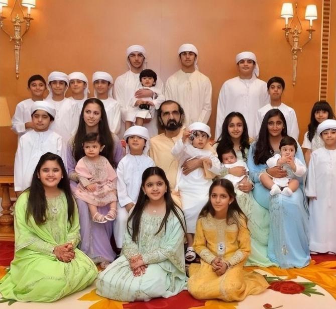 迪拜公主萨拉玛：美貌出众受国王宠爱，却被强行联姻沦为生育工具