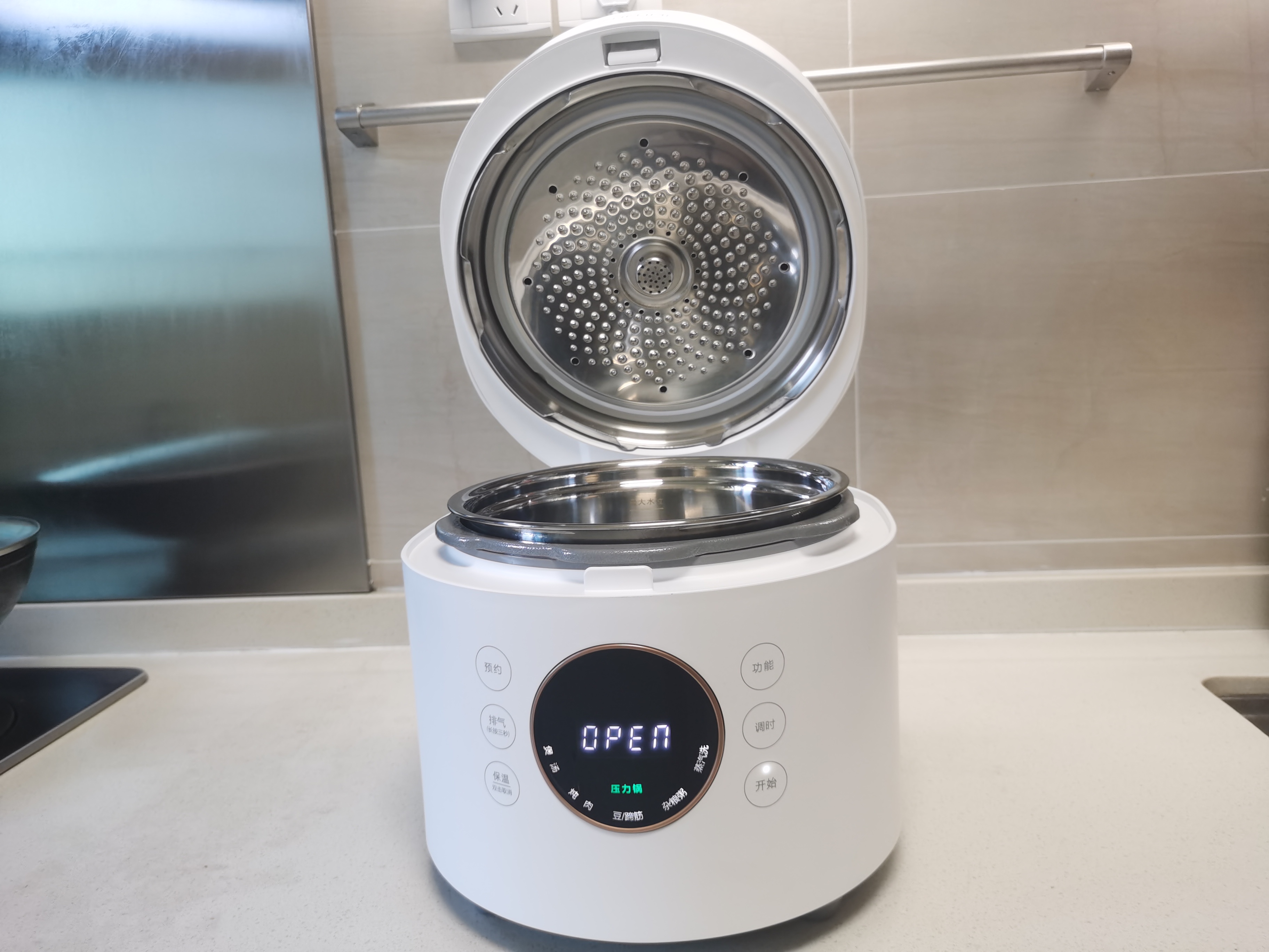 高压锅与电压力锅哪个更实用,高压锅和电高压锅哪个安全