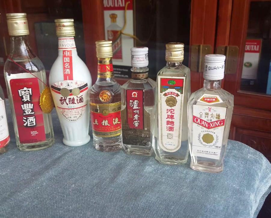 为何网上买的酒比实体店贵,同一款酒太便宜是假酒吗