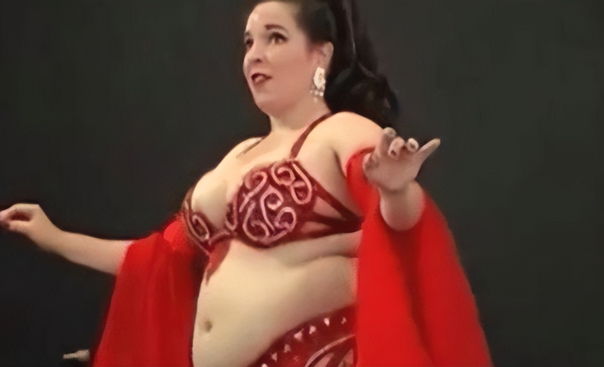 印度可以露肚脐,印度女性腹部露脐