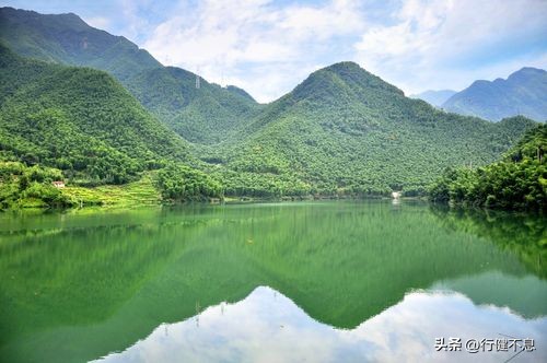 同作逐臣君更远青山万里一孤舟,关于青山万里一孤舟的诗句