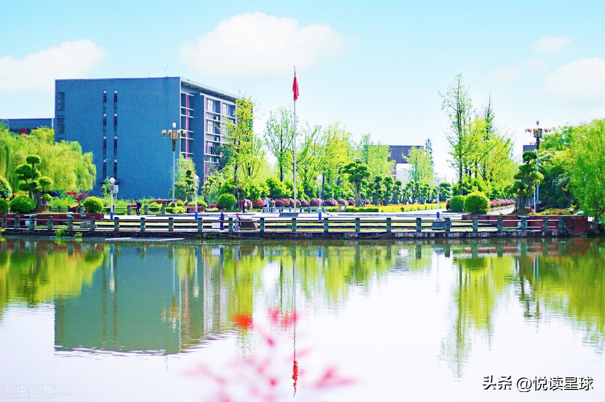 同窗共烛四春秋把酒再叙狮山情