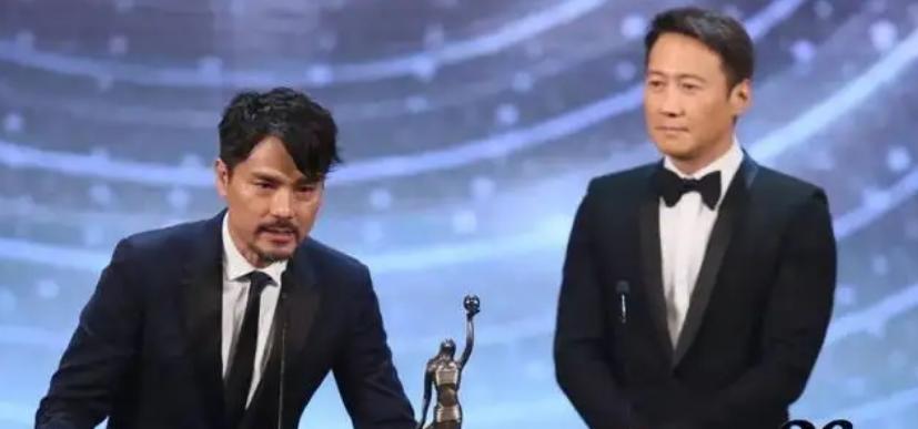 刘德华演唱会最震撼的一次,刘德华17岁演唱会哭了视频