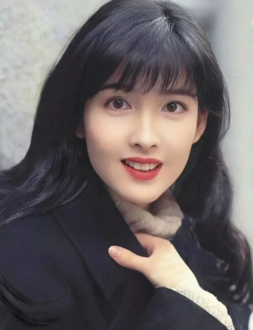 港片的港味,除了“御女”,还有不断的“搞基”