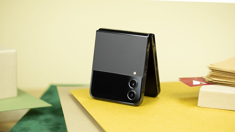 三星新款折叠屏手机现在怎么样了,三星折叠屏手机到底有多坑