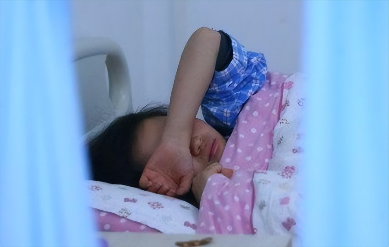 13岁女孩怀孕，法医DNA鉴定与副校长吻合，判刑七年后竟然是冤案