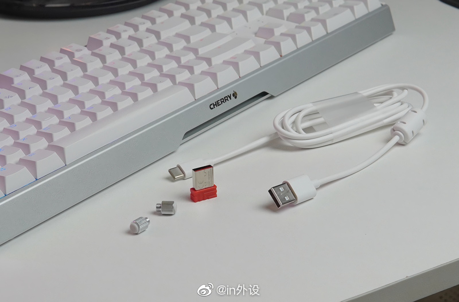 性价比高好看的键盘推荐黑轴,键盘推荐高性价比红轴