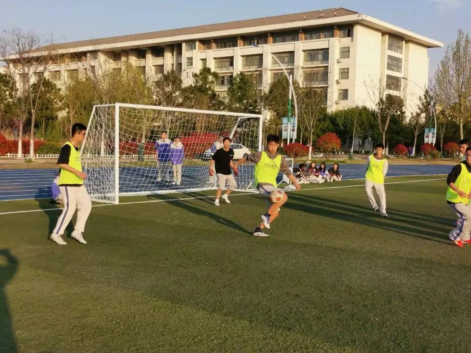 新学年第二学期No.218阳光明媚观跑操主任挂帅足球赛