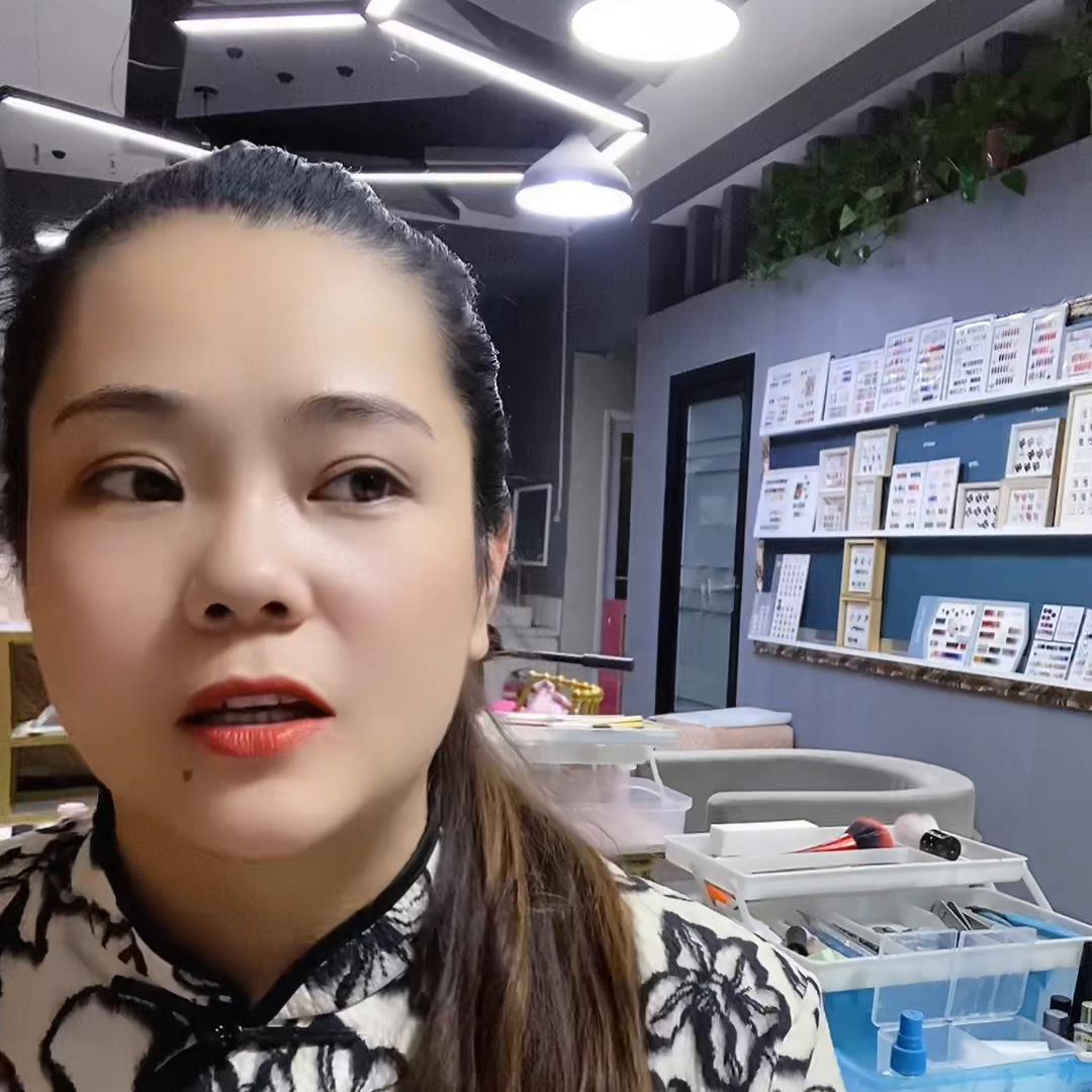 美甲店需不需要加盟,定州美甲店招学徒