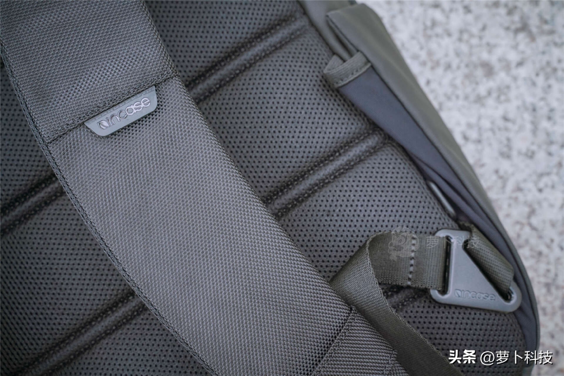 笔记本360°环绕保护，好看又能装，苹果合作品牌INCASE背包评测