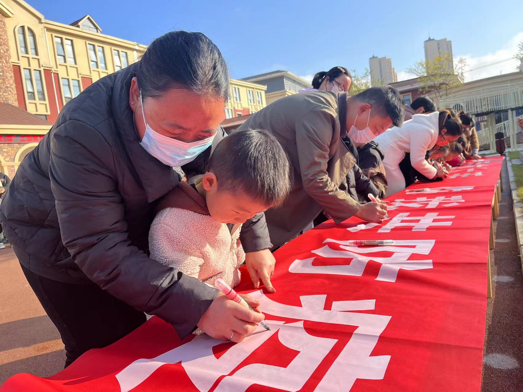 小手拉大手疫情防控红领巾小讲堂,小手拉大手抗疫全家福主题活动