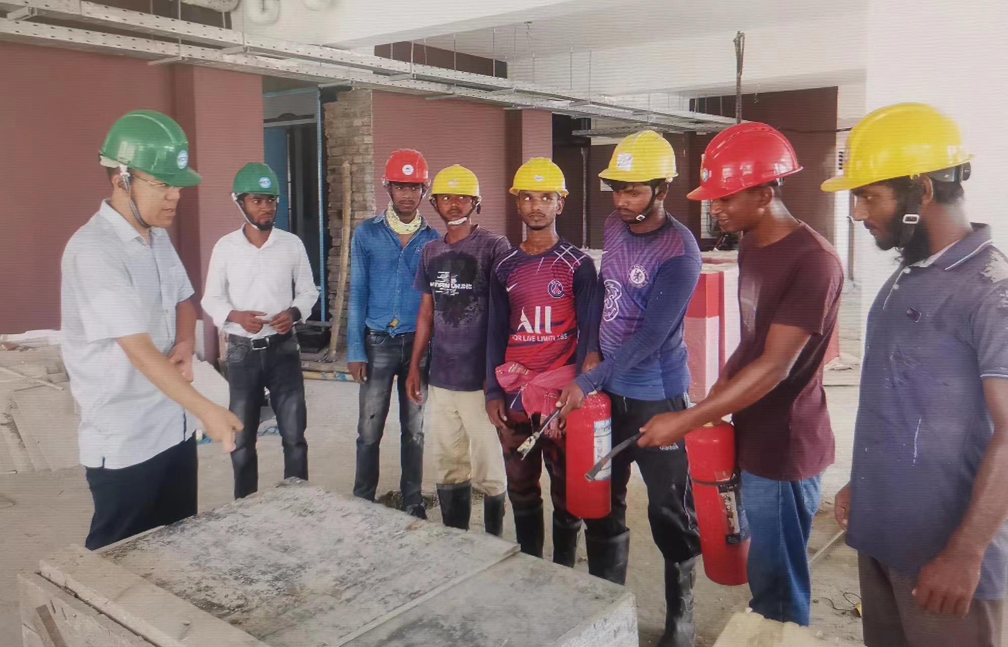 铁龙腾飞知无涯——中国铁建港航局“五一”献礼书画作品